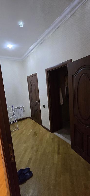 Həyət evləri və villaların satışı: Satılır – geniş həyət evi - Üç mərtəbəli, mansardlı mülk. - Fasadda — 24