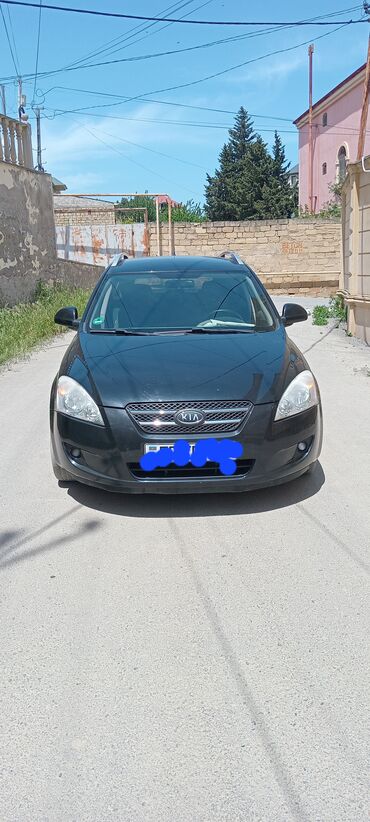 kia zapcastlari: Qara rəngli, universal Kia Ceed universalı. Avtomobil gündəlik