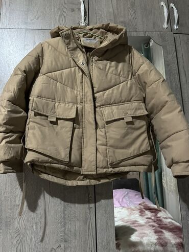 длинное трикотажное платье с капюшоном: Пуховик, Короткая модель, С капюшоном, L