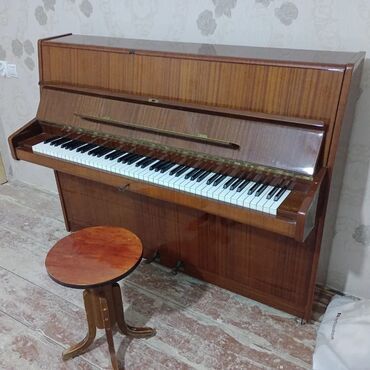 bayilda 1 otaqli evler: ”Geyer" Alman pianosu.(ORJINAL) Açarı və oturacağı var. (1988)_ci