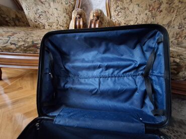 Çamadanlar: TƏZƏ D'S DAMAT brendinə məxsus tünd göy rəngli səyahət çamadanı. Bu — 6