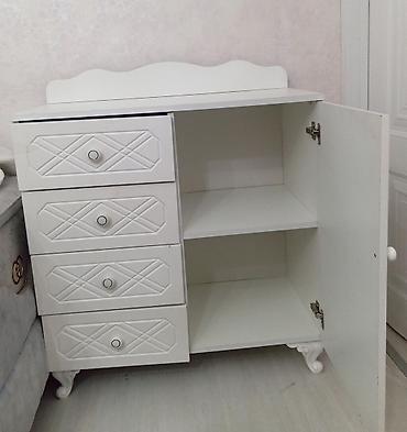 dekor ref: Ağ rəngli kompakt komod-dolab - Korpus: dekorativ relyef naxışlı ön — 2