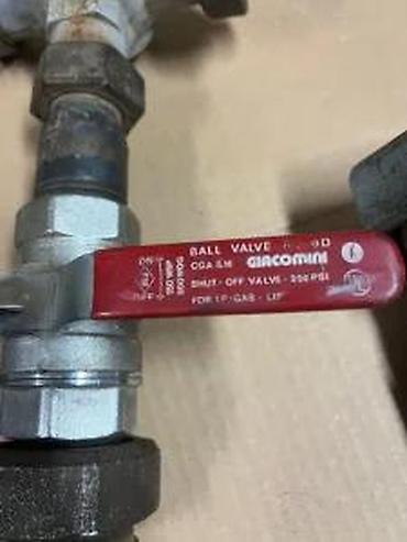 Ostale sanitarije: Industrijski set ventila i fitinga za gas/vodu Opis: - 2 kom — 10