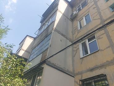5мкр: Собственник.г Бишкек Продается в 5ом мкр 3-комнатная квартира, на 2ом — 1