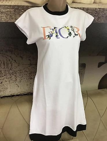 cotton nis: Haljina sa kratkim rukavima sa izvezenim logotipom “DIOR” - Model — 1