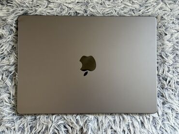 Apple: Apple M3, 8 GB OZU, 14 " — 7