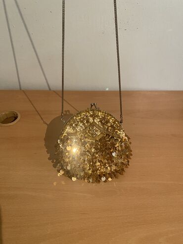 Çantalar: 1.Ziyafet və xususi gunlər üçün nəzərdə tutulmuş əl çantasidir. Temiz — 12