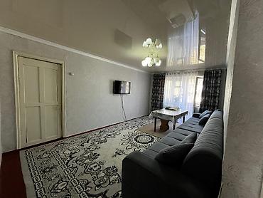 Продажа коттеджей и домов: В центре г. Каинда продаётся 3х комнатная квартира этаж 2 из 3 ул — 3