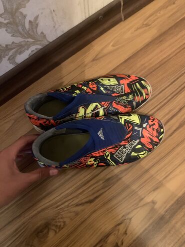 Maskalar, eynəklər: Butslar Adidas, Ölçü: 38, İşlənmiş