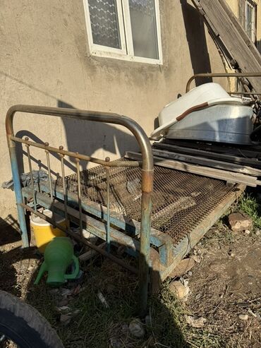 кровать железные: Бүктөлүүчү жеңил керебет, Матрасы жок