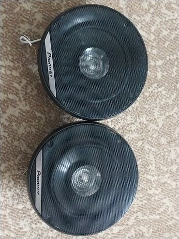 Dinamiklər və sabvuferlər: Pioneer avtomobil akustikası dəsti Tərkib: - 3 cüt oval koaksial arxa — 4