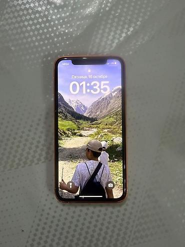 ipone 12 pro: IPhone Xs 256 ГБ. Смартфон в оранжевом чехле. На фото виден экран с — 2