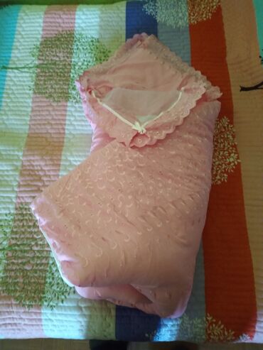 детские одеяла для новорожденных на выписку: Ватное одеяло, подушечка и уголок для новорожёного. Цвет- ярко