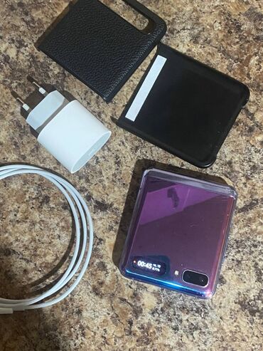 z fold 4: Samsung Z Flip, Б/у, 256 ГБ, цвет - Фиолетовый, 1 SIM, eSIM