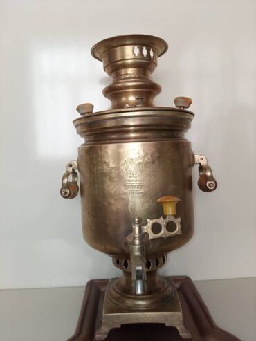 mis samovar: 19-cu Əsrin Mis od Samovarı satılır.Əntiq əşyadır xahiş olunur ciddi