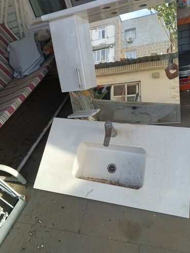 Komodlar: Hamam mebel dəsti - Divara montaj üçün böyük güzgü paneli - Güzgünün