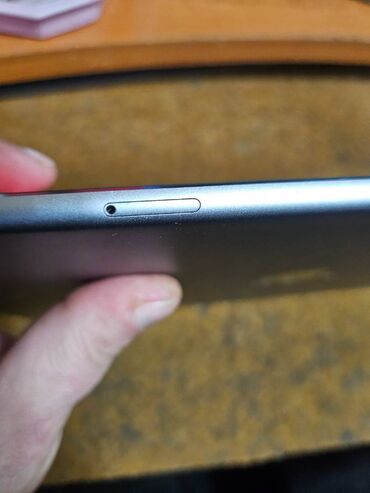 Tableti: Apple iPad A1567- sa sim karticom . Tablet sam testirao, ispravan je — 12