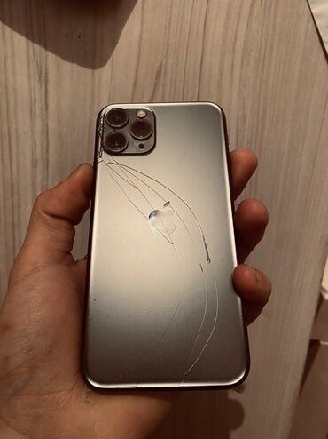 задний: IPhone 11 Pro, 64 ГБ, Серебристый, Зарядное устройство, Чехол, Кабель, 69 %