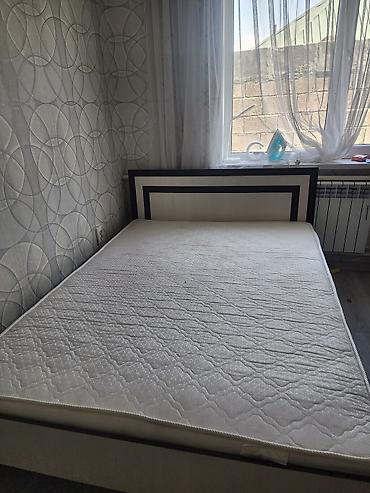 коавать: Двуспальная кровать с матрасом. - Размер: по стандарту 160×200 см — 1