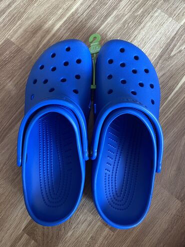 оригинал мужские: Crocs, новые. 44-45 размер. Оригинал Продаётся обувь Crocs, абсолютно