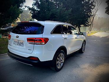 киа соренто: Kia Sorento – ağ rəngli, geniş və rahat SUV. Əsas xüsusiyyətlər: - — 3