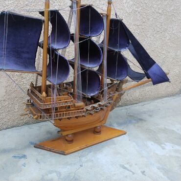 спортивные инструменты: Продается декоративный деревянный кораблик, ручной работы состояние