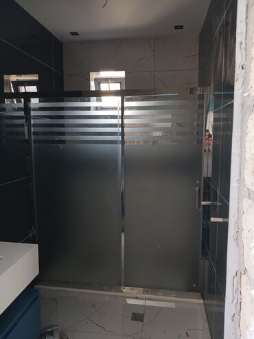 Duş kabinaları, arakəsmələr: Yeni Arakəsmə, Künc üçün, Ödənişli çatdırılma — 26