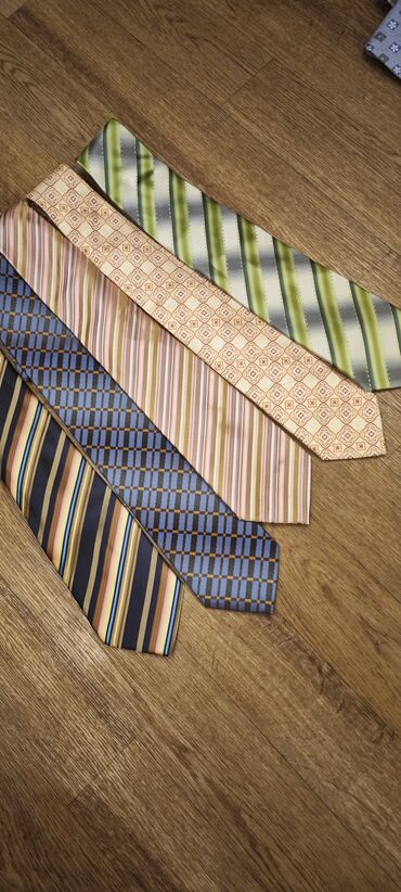 другие товары: Продаю галстуки новые