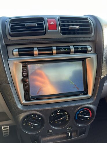 Kia: Kia Picanto EX, qara rəng, 5 qapılı hetçbek. Xüsusiyyətlər: - Kompakt — 8