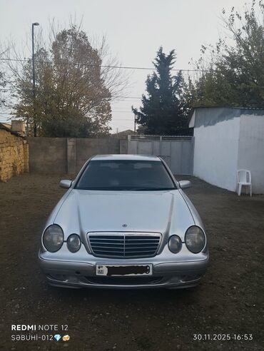 Mercedes-Benz: Mercedes-Benz E 220: 2.2 l | 2001 il Sedan — 2