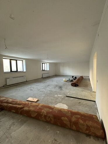 Долгосрочная аренда домов: 420 м², 7 комнат, Балкон застеклен, Забор, огорожен, Парковка — 28