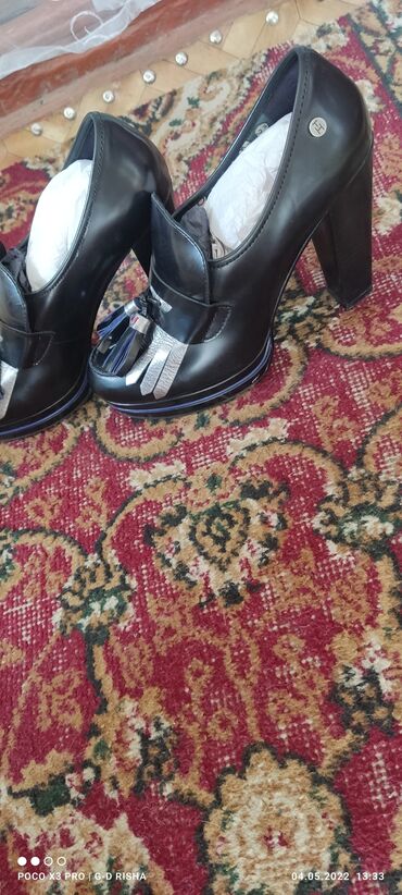 кроксы мужские: Продаю фирменные туфли Tommy Hilfiger в хорошем состоянии одевали