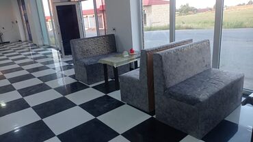 i̇stehsal avadanlığı: Çay evi ücün istirahət məkanı üçün uyğun mebellər. Divanlar rahat