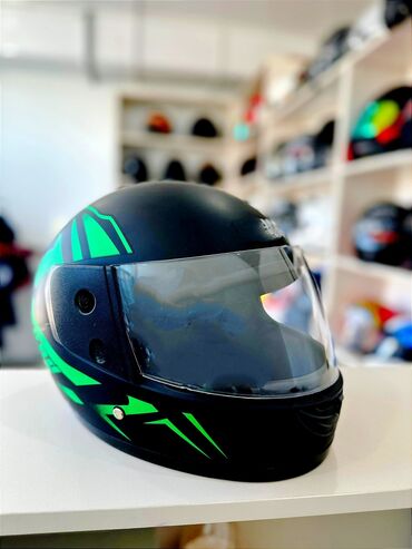 шлемы на мотоцикл: Спортивный Шлем 

Чёрный матовый с зелёным 

Шлем Интеграл Full- face