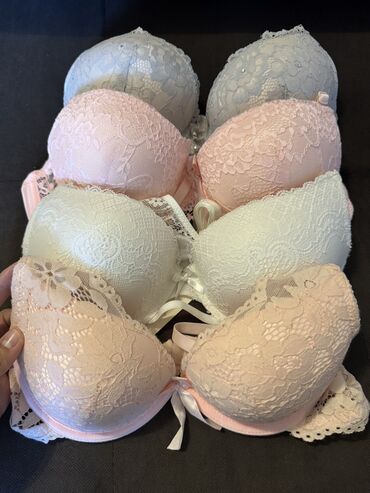 без бюстгальтера: Бюстгальтера и стринги новый абсолютно 👍бюст 300с стринги 150с