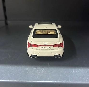 Oyuncaq nəqliyyat: Məhsul: Lexus LS500 miniatür model avtomobil (die-cast) - Korpus — 4