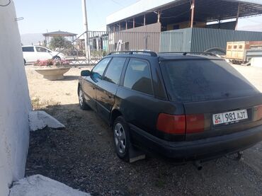 7 местная машина: Audi S4: 1993 г., 2 л, Механика, Бензин, Универсал