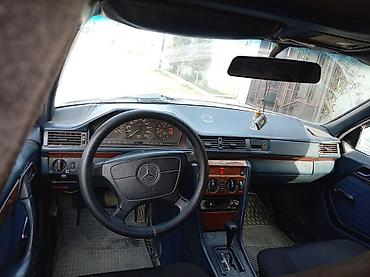 ceska stop: Mercedes-Benz E 230: 2.3 l | 1991 il Sedan — 5