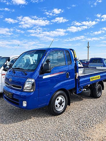 күзгү: Kia Bongo III, малотоннажный бортовой грузовик (синий). Кузов и — 4
