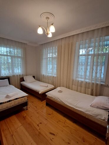 Günlük kirayə evlər: 90 kv. m, 3 otaqlı — 13