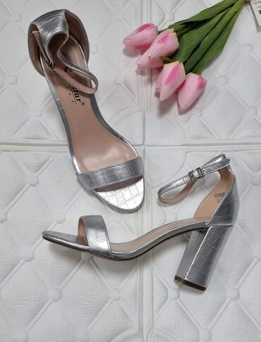 Sandale: 36-41 1700 — 5