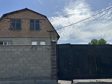 3 мкр: Продается жилой дом с участком по адресу: ул. Октябрьская, 13 (указано — 3