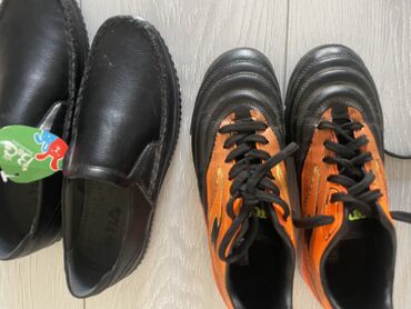 трековая обувь: Обувь на мальчика туфли и кроссовки на футбол по 500 сом оба за 1000