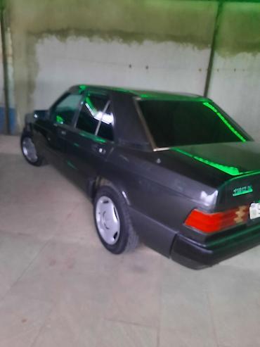 Mercedes-Benz: Mercedes-Benz 190 (W201): 2 л | Седан — 4