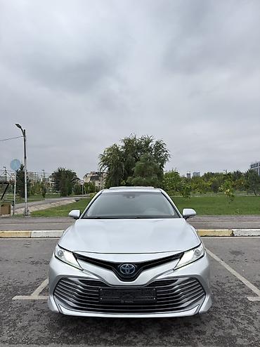 Toyota: Toyota Camry: 2018 г., 2.5 л, Вариатор, Гибрид, Седан — 2