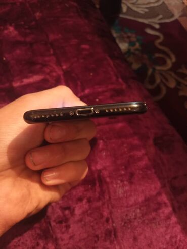 Apple iPhone: IPhone 7, Б/у, 128 ГБ, Jet Black, Чехол — 4