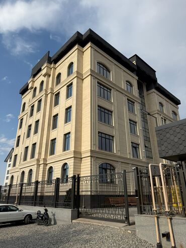 сдается 2 комнатная квартира город ош: 4 комнаты, 205 м², Элитка, 1 этаж, ПСО (под самоотделку)
