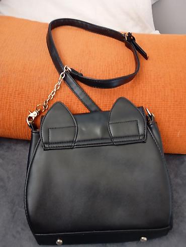 Putni koferi i torbe: Set torbi i tašni – više modela - Elegantna crna tašnica sa metalnim — 25