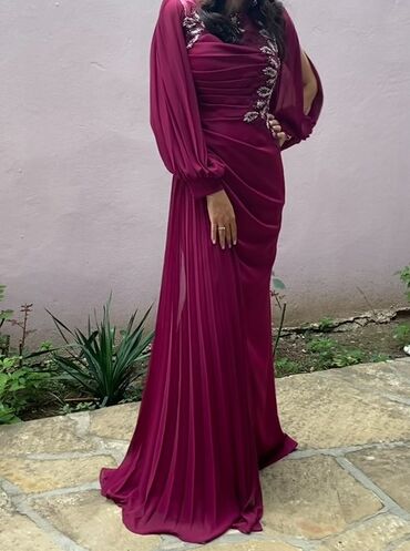 красивые платья на прокат в баку: 1 defe geyinilib
S razmer