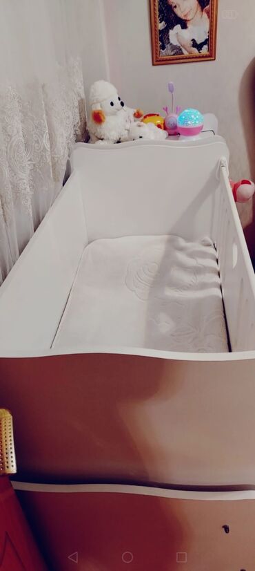 Beşiklər: Oğlan və qız üçün, İşlənmiş, Dördbucaq, Beşik, Dəstsiz, Matras ilə, Yellənmə mexanizmsiz — 9